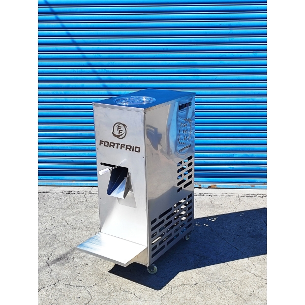 SPECIALE-16 BIFÁSICO - Máquina produtora de sorvete em massa de até 30 litros/h a 50 litros/h